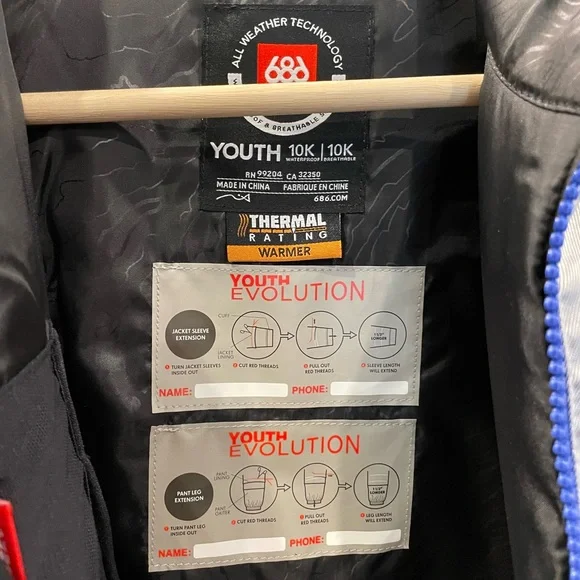 SOLD!! 686 x NASA Boys Shazam Insulated One Piece Snowsuit Silver BNWT Size XS - Picture 12 of 15